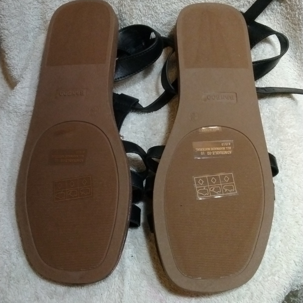 Sandles - Picture 2 of 3